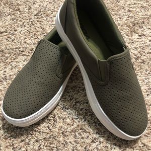 Women’s Size 8 Olive green Soda slip ons